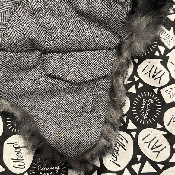 NWOT-BOGGLE WINTER HAT - Picture 4 of 6